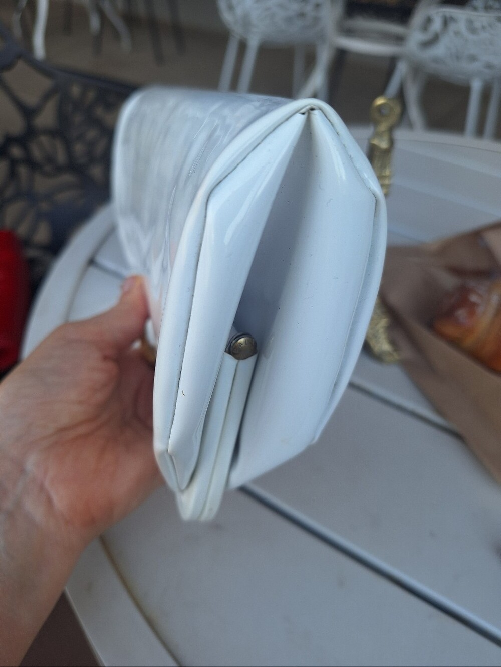 White Patent Clutch with Gold Tonee Leaf Accent Vintage - Picture 8 of 8